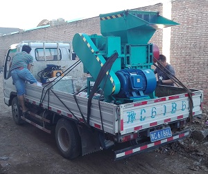 如何用单轴撕碎机经济地破碎又硬又滑的塑料机头料